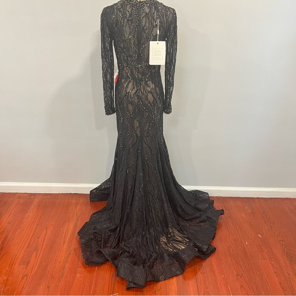 MAC DUGGAL Black Beaded Zippered Sheer Lined Long Sleeve V Neck Mermaid Gown - Picture 11 of 17